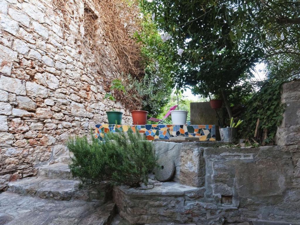 450 Year-Old House With A Garden Villa Stari Grad  Buitenkant foto