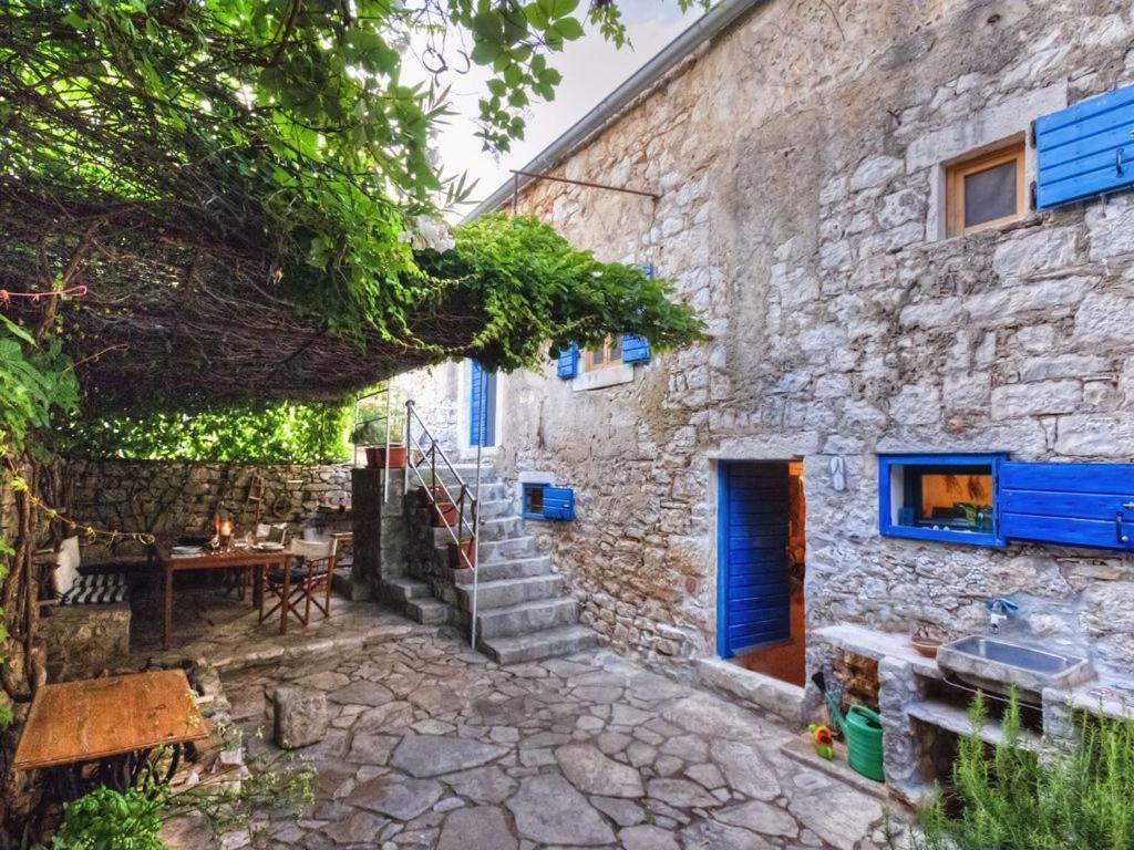 450 Year-Old House With A Garden Villa Stari Grad  Buitenkant foto